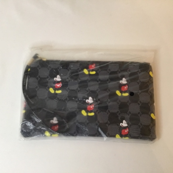 Disney Inspired Mickey Wristlet Clutch - Picture 4 of 4